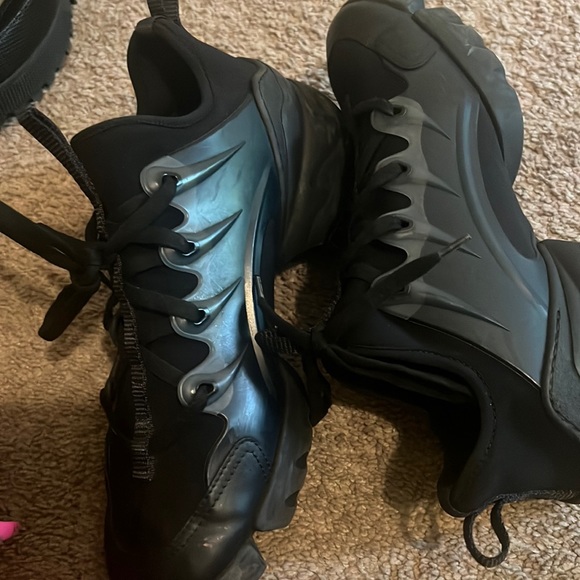 DIOR SNEAKERS!! GREAT CONDITION - Picture 3 of 3